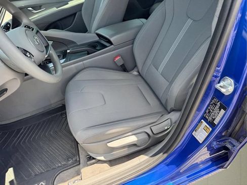 Used 2025 Hyundai Elantra SE FWD image 7