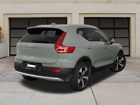 Certified 2025 Volvo XC40 B5 Plus image 4