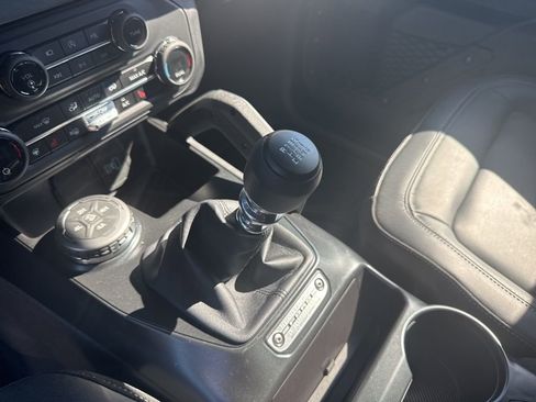Used 2025 Ford Bronco Badlands AWD/4WD image 4