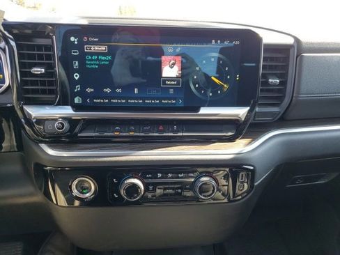 Used 2022 Chevrolet Silverado 1500 LT image 12