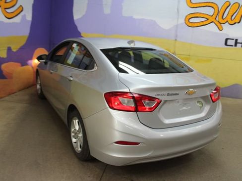 Used 2018 Chevrolet Cruze LT w/ LT Convenience Package FWD image 6