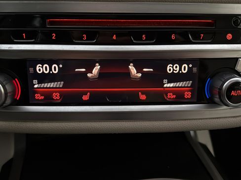 Used 2016 BMW 740i image 18