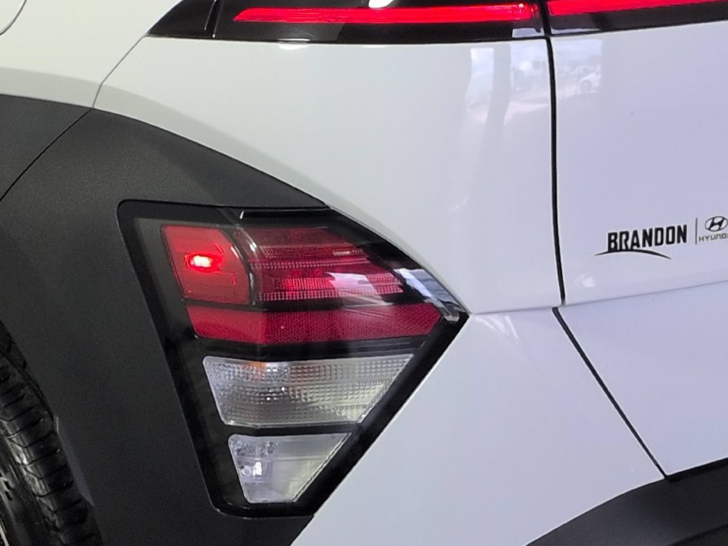 Used 2025 Hyundai Kona SEL FWD image 8