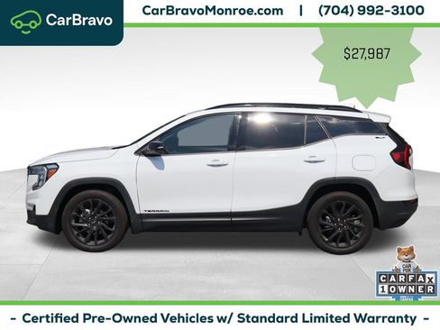 Certified 2024 GMC Terrain SLT w/ Infotainment Package II FWD image 2