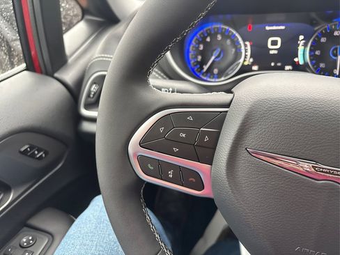 New 2026 Chrysler Pacifica Select image 24