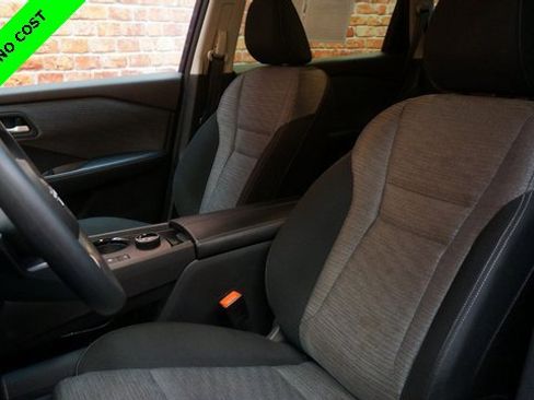 Used 2023 Nissan Rogue SV image 10