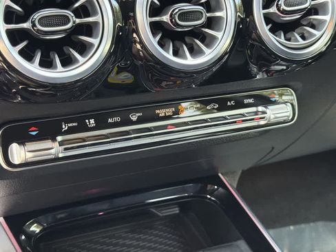 Used 2025 Mercedes-Benz GLA 250 4MATIC image 16