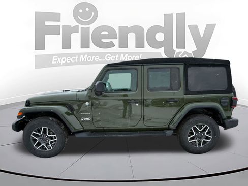 Used 2024 Jeep Wrangler Sahara image 8