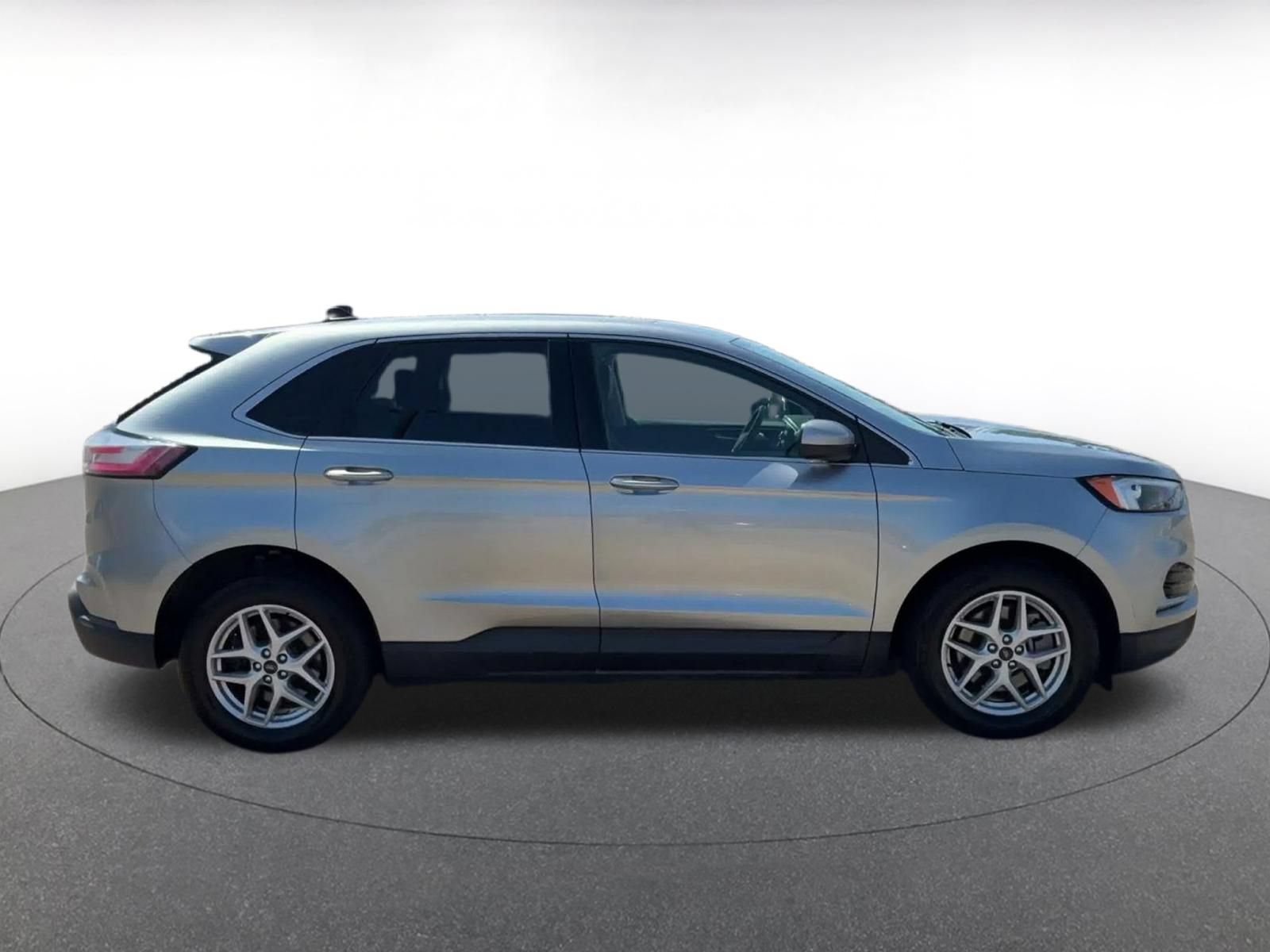 Used 2024 Ford Edge SEL AWD/4WD image 15