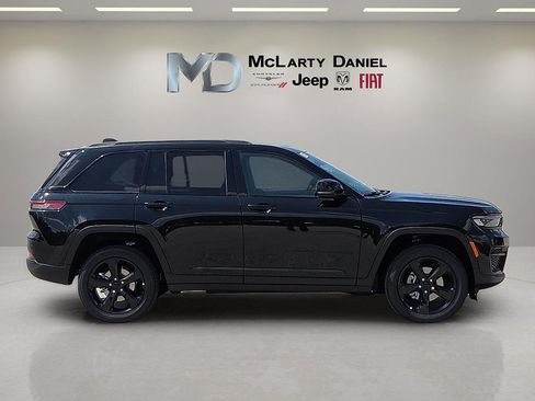 New 2025 Jeep Grand Cherokee Altitude AWD/4WD image 6