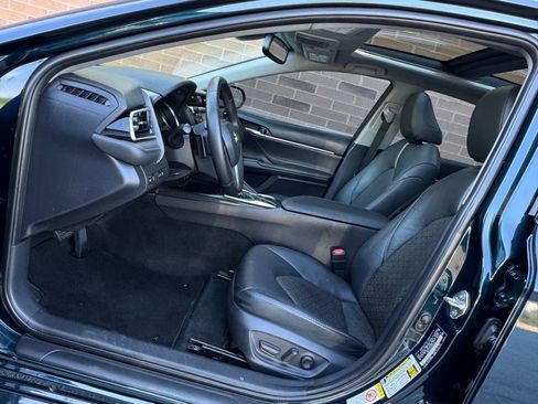 Used 2018 Toyota Camry XSE image 15