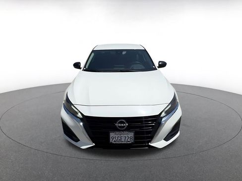 Used 2025 Nissan Altima 2.5 SV FWD image 4
