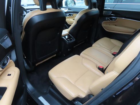Used 2018 Volvo XC90 T6 Momentum w/ Convenience Package image 8