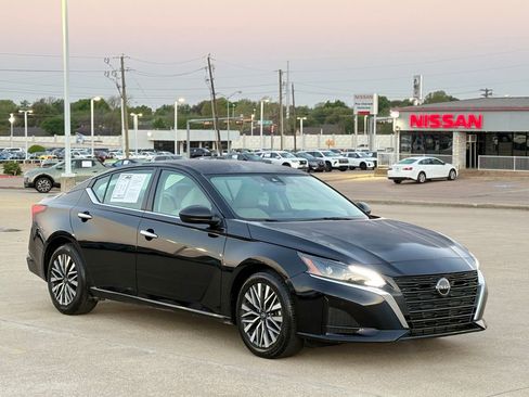 Certified 2024 Nissan Altima 2.5 SV image 4