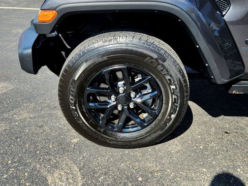 Used 2022 Jeep Gladiator Sport image 11