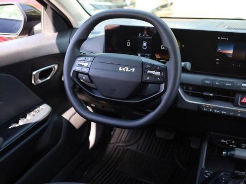 Used 2025 Kia K4 FWD image 23