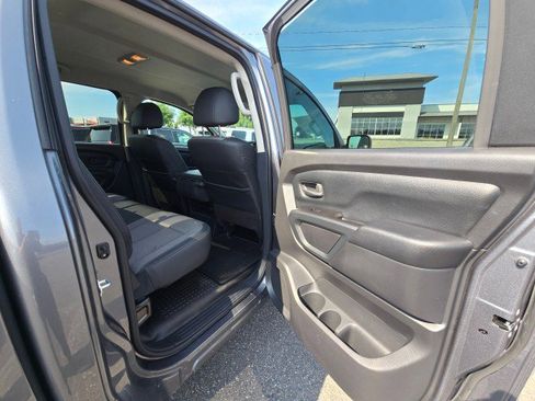 Used 2019 Nissan Titan S image 13