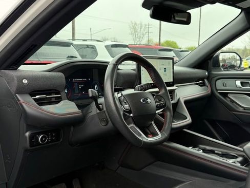 Certified 2025 Ford Explorer ST AWD/4WD image 17