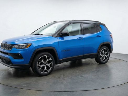 Used 2025 Jeep Compass Limited image 3