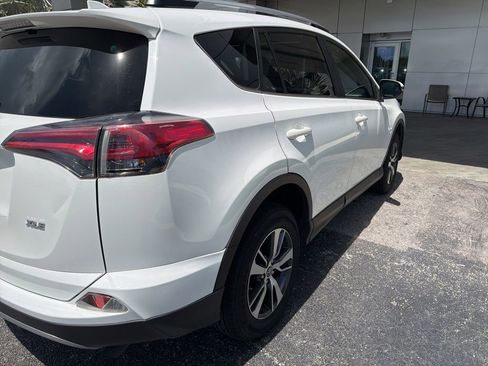 Used 2018 Toyota RAV4 XLE image 5