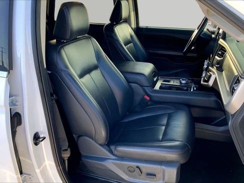 Used 2024 Ford Expedition XLT RWD image 9