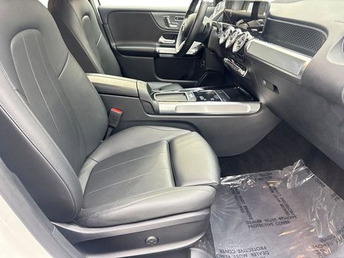 Used 2025 Mercedes-Benz GLB 250 4MATIC image 43