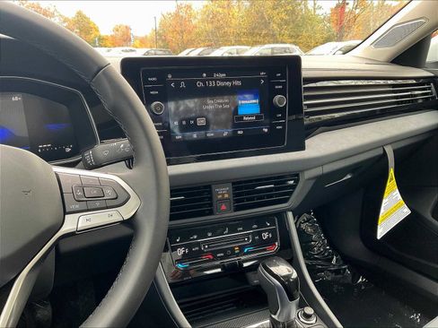 New 2025 Volkswagen Jetta SE image 13