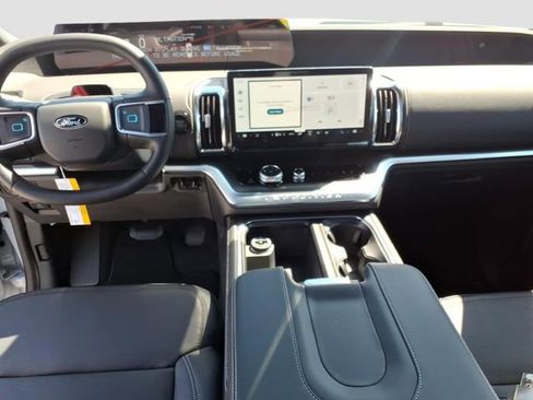New 2026 Ford Expedition Max Platinum AWD/4WD image 9