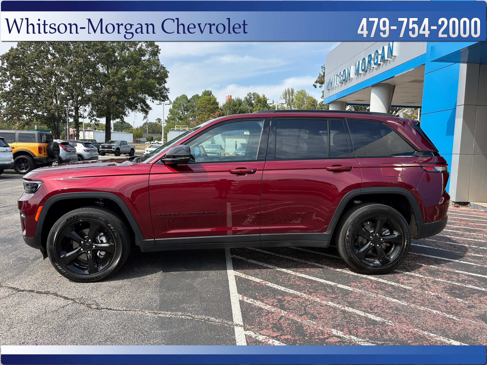 Used 2025 Jeep Grand Cherokee Altitude AWD/4WD image 8