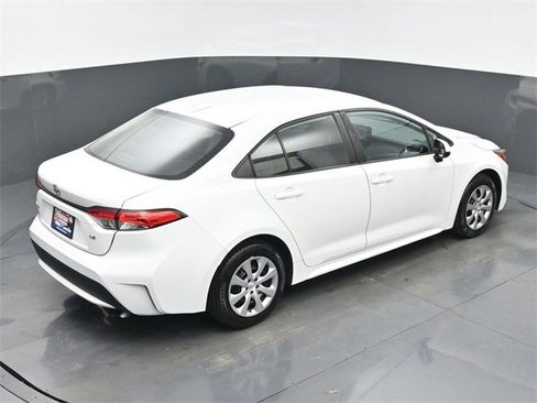 Used 2022 Toyota Corolla LE image 33