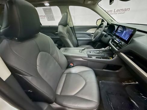 Used 2024 Toyota Grand Highlander Limited image 30