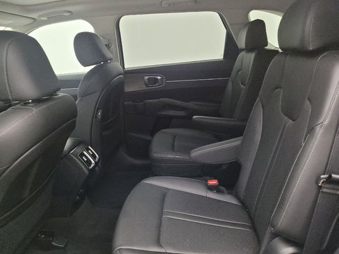 Used 2023 Kia Sorento EX w/ Panoramic Sunroof Package FWD image 18