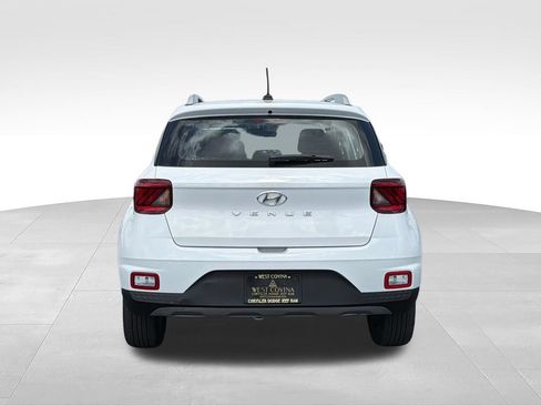 Used 2025 Hyundai Venue SEL FWD image 6