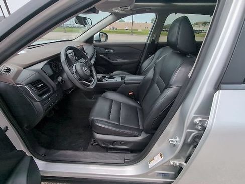 Used 2023 Nissan Rogue SV w/ SV Premium B Package FWD image 12