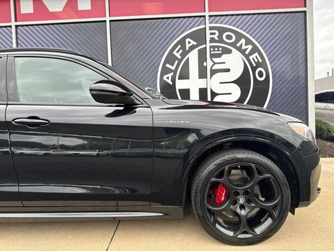 Used 2023 Alfa Romeo Stelvio Veloce AWD/4WD image 3