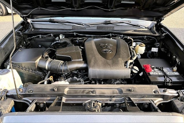 Used 2021 Toyota Tacoma TRD Sport w/ TRD Premium Sport Package AWD/4WD image 26