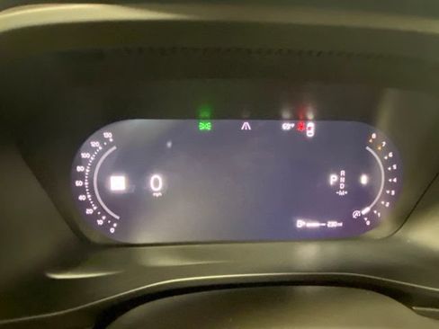 Certified 2025 Volvo XC40 B5 Plus AWD/4WD image 15