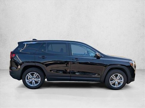 Used 2024 GMC Terrain SLE AWD/4WD image 4