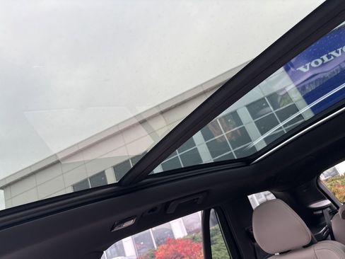 Certified 2025 Volvo XC90 B6 Plus image 34