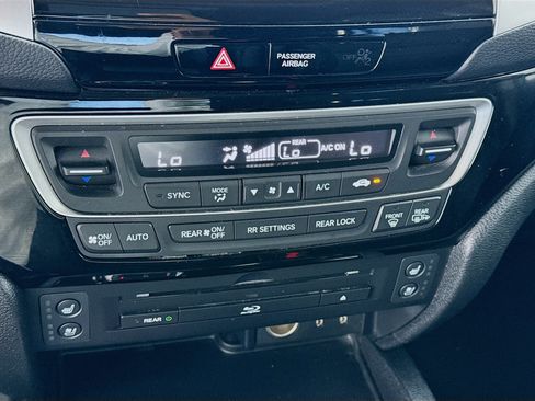 Used 2018 Honda Pilot Elite image 12
