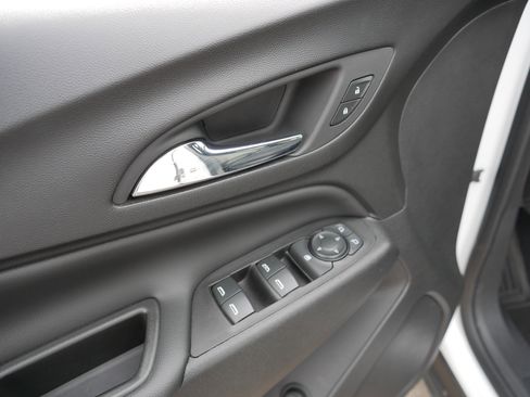 Used 2020 Chevrolet Equinox LT image 19