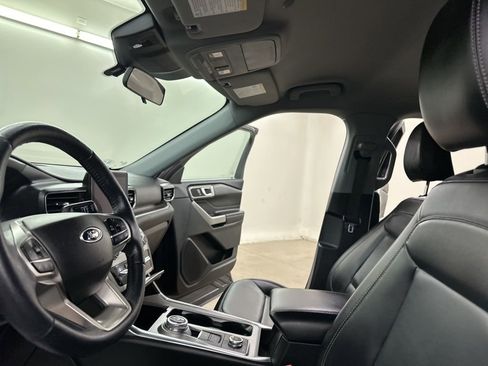 Used 2022 Ford Explorer XLT w/ Equipment Group 202A image 33