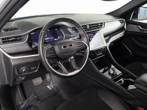 Used 2022 Jeep Grand Cherokee L Laredo image 7