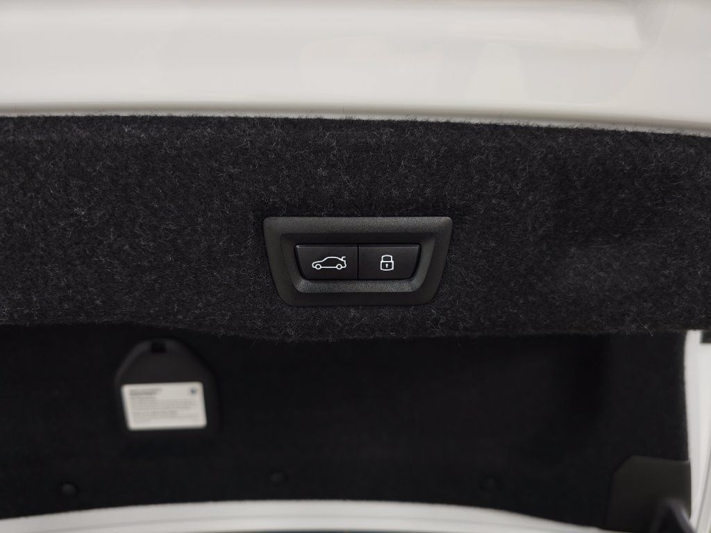 Used 2024 BMW 540i xDrive w/ Executive Package AWD/4WD image 9