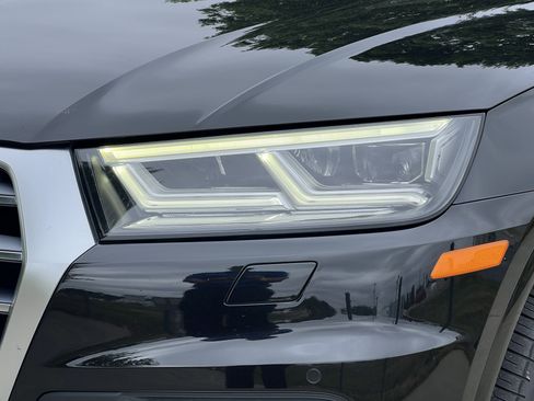 Used 2019 Audi Q5 2.0T Premium Plus w/ Premium Plus Package AWD/4WD image 7