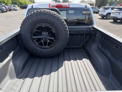 Used 2025 Chevrolet Colorado ZR2 w/ ZR2 Bison Edition AWD/4WD image 6