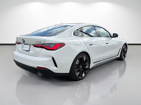 Used 2025 BMW 430i w/ Parking Assistance Package image 3