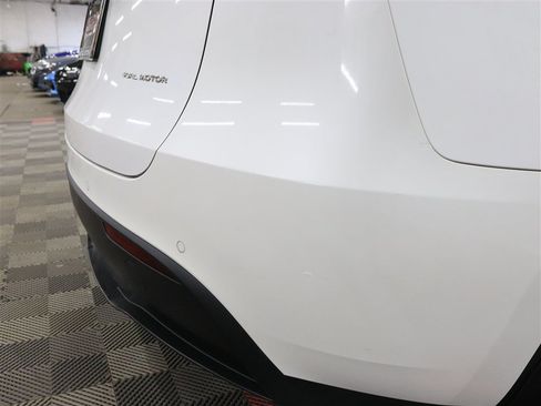 Used 2021 Tesla Model Y Long Range AWD/4WD image 8