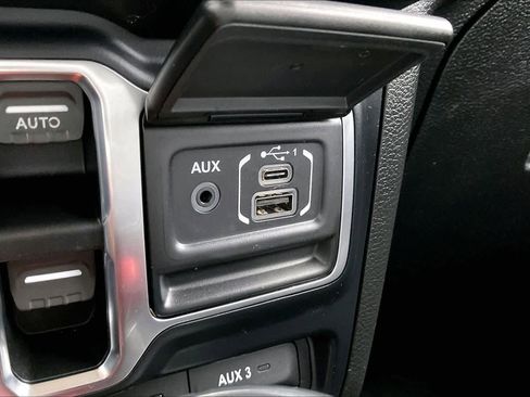 Used 2019 Jeep Wrangler Unlimited Sahara image 37