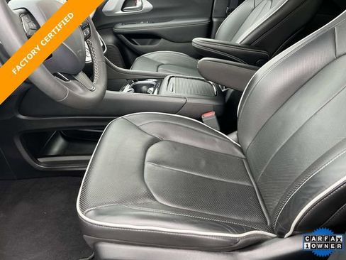 Certified 2025 Chrysler Pacifica Limited image 32